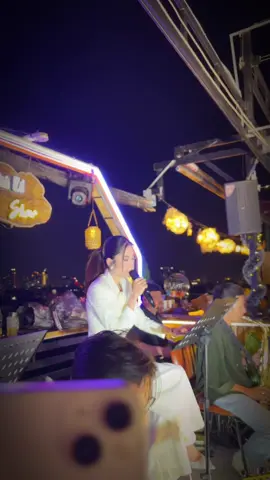 Mất một ngày để yêu một người vậy mất bao lâu để quên nụ cười. Nam Em hát live tại #PhốCổrooftop Rooftop @Nam Em Nguyen daily * Nguyễn Thị Lệ Nam Em @Phố Cổ Acoustic #namem #namemnguyendaily #maiyeunem #xinhdep #viraltiktok #xuhuongtiktok #nhachaymoingay #amnhac #music #nhachay #tamtrang #emlakhongthe