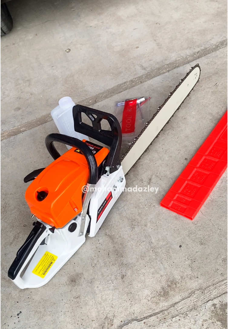 Cordless chainsaw heavy duty boleh potong pokok kecil & besar. Jangan risau ada warranty daripada seller 🤩 #chainsaw #saw #powertools #mesingergaji #gergajipokok 