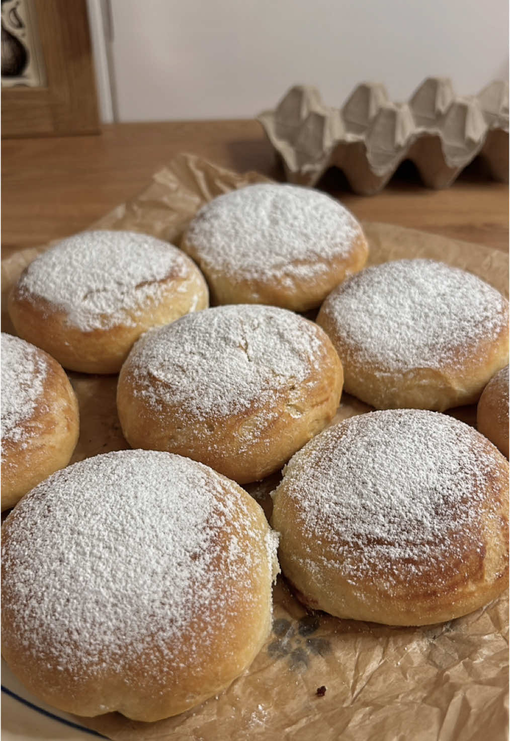 Nutella chocolate buns - video recipe is online  Full recipe on instagram: delicatekiitchen  . . #Recipe #baking #EasyRecipe #rezept #tarif #tarifler #Рецепт #рецепты #rezepteideen #rezepte #kesfetteyiz #gorsellezzetler #lezzetduragi #eniyilerikesfet #tarifsunum #sahanelezzetler #yemekrium #mukemmellezzetler #mutfakgram #sunumduragi #tencereyemekleri #sunum #nefistarifler #nefis #nefisyemektarifleri#creatorsearchinsights 