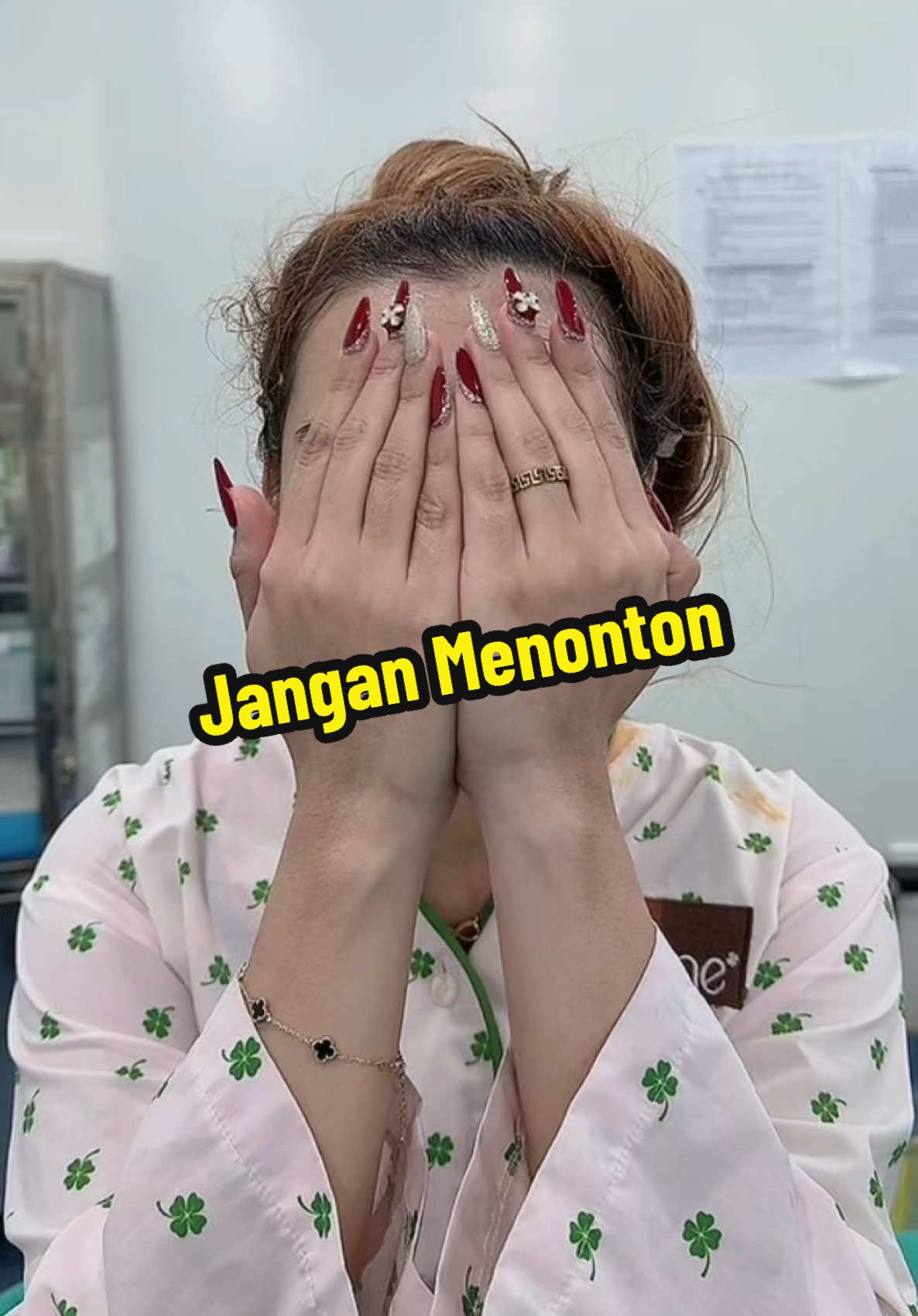 Apakah Anda melihat bagaimana dia berubah? Dia memiliki hidung mancung dan kelopak mata ganda.#goretes #philipines #jakartatravel #jakarta #indonesia #dewi #hidung #xuhuong 