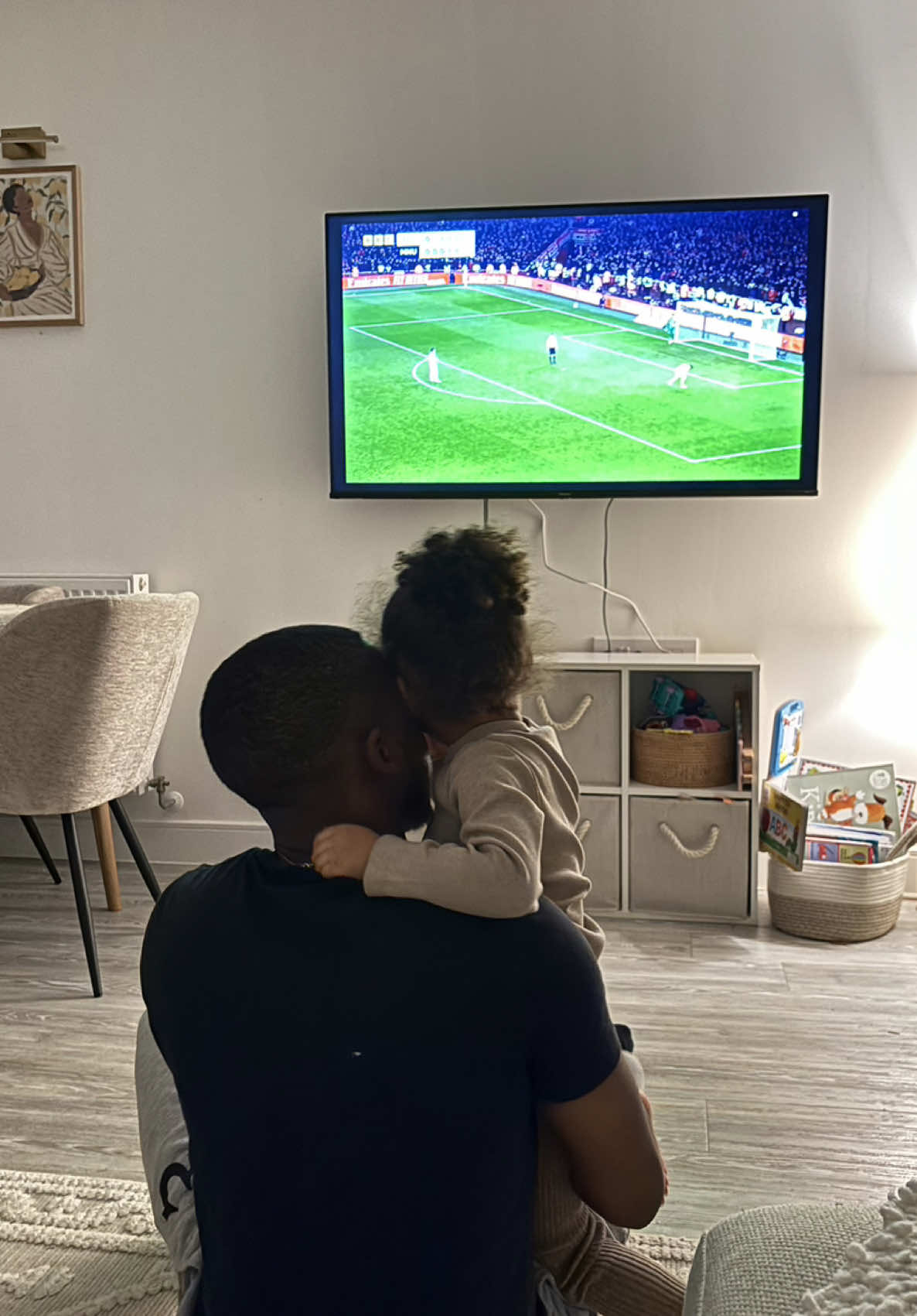 Hold dat Arsenal fans 🤲🏼 An unnecessarily loud reaction to last nights penalties with Rara & Daddy🤣 @Manchester United @Dre🤘🏾 