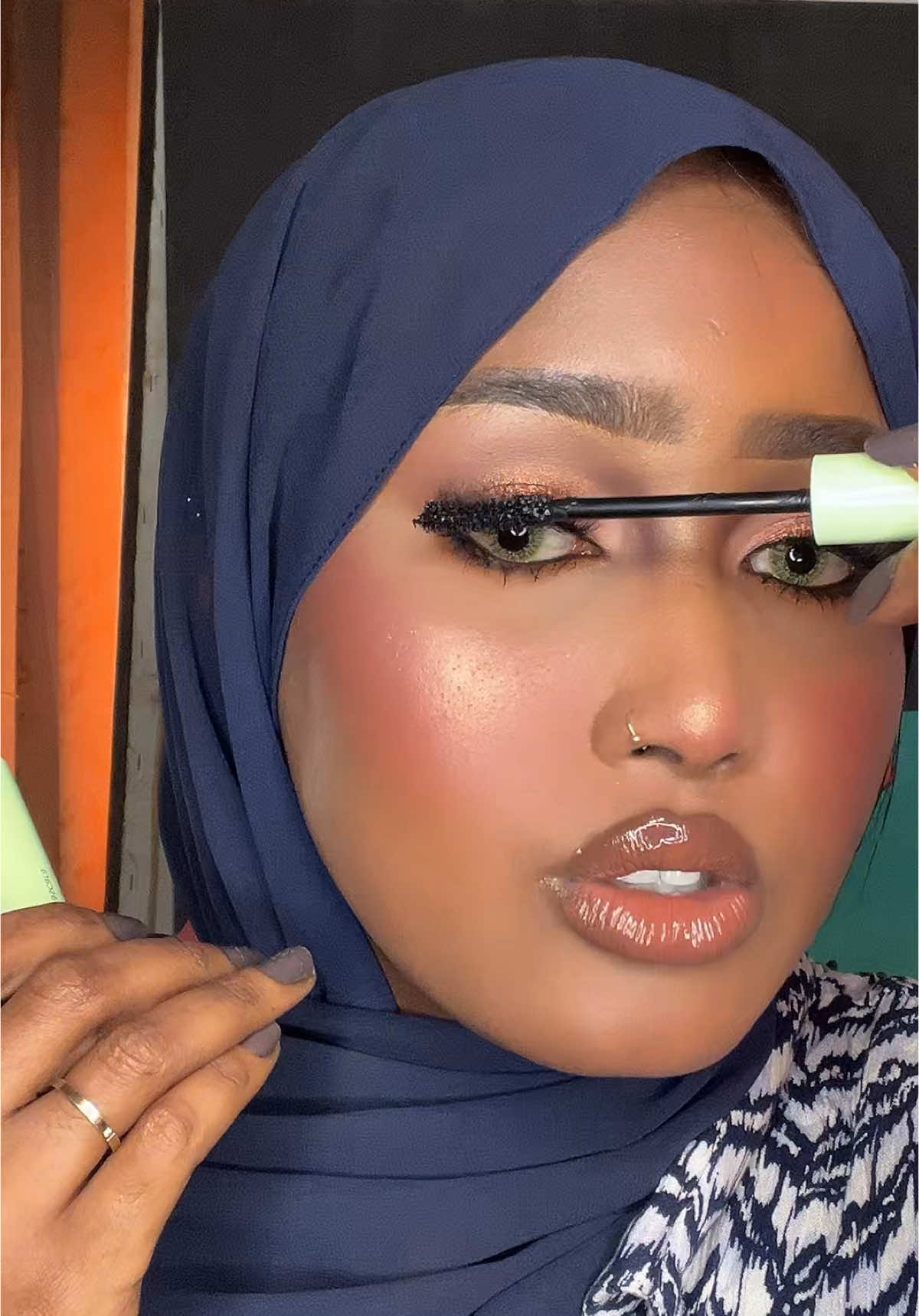 Meteglam glitter @flormarSomalia  #tutorial #hamdanazer #fullglam #somalitiktok #fyp #fyp #viral_video #simplemakeup #newyearlook 