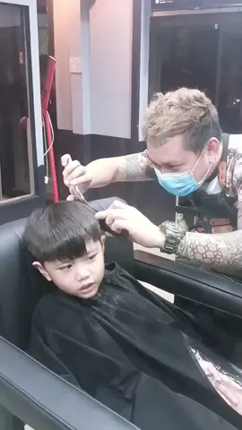 nagamit din limang English ko. tagilid pa ata #trebobarbersalon  #artkikztattoo  #barberislife  #goodvibes  #followandshare  #fypシ゚viral  #foryou  #foryoupage 