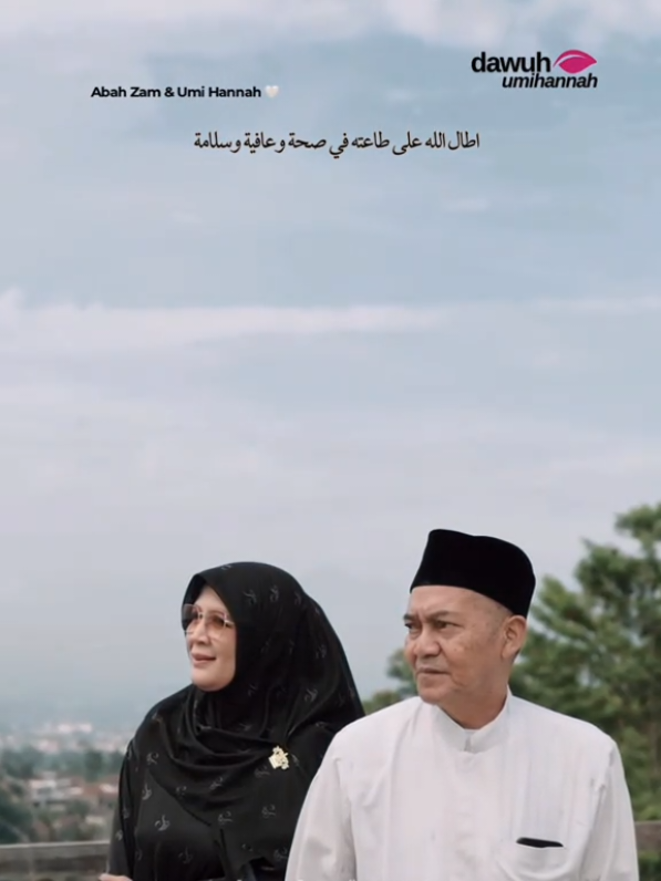 Abah Zam & Umi Hannah 🤍  #dawuhumihannah #santri #albaqorohlirboyo #bunyaihannahlirboyo #galery #panutan #influencer #story 