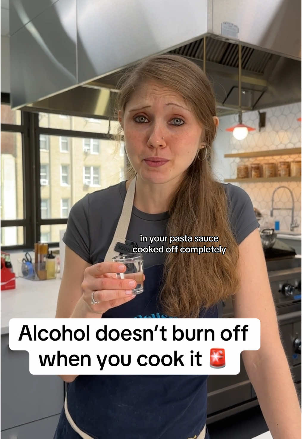 You’ve been thinking about cooking with alcohol all wrong 😑 watch this to find out how much #alcohol evaporates when #cooking  #vodkasauce #kitchentips 