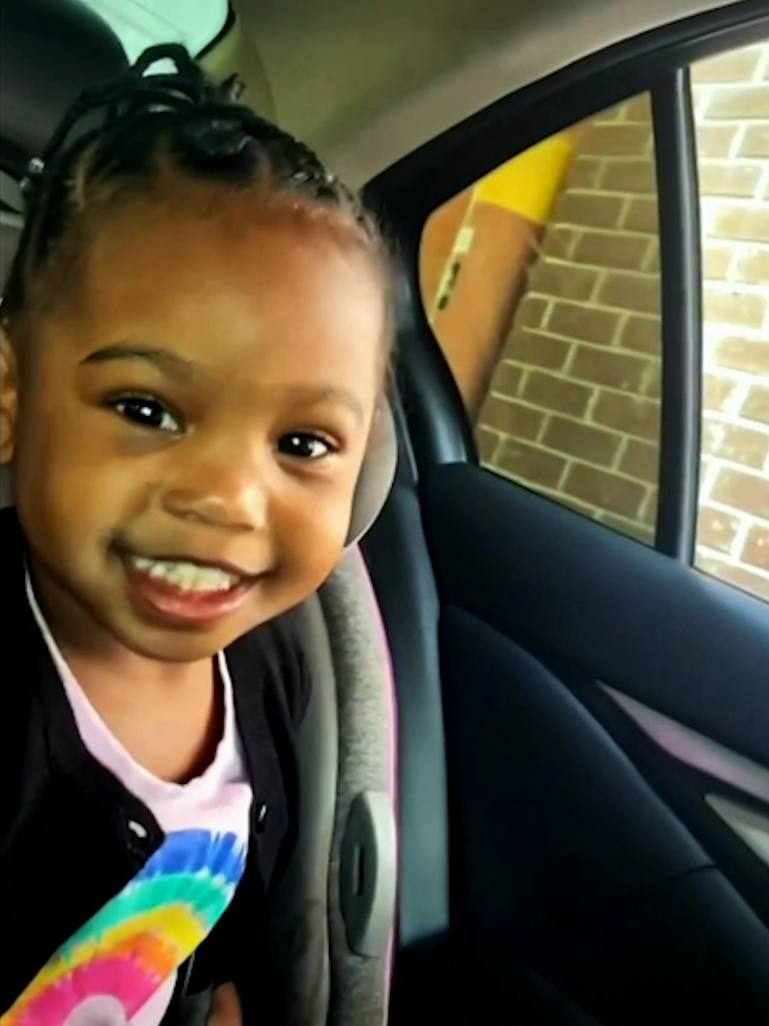 and she better get one 🍔 #Ridiculousness #funny #kids #drivethru #cute