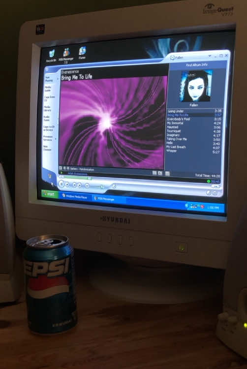 Welcome to the 2000s… #2000s #00s #windowsxp #evanescence #bringmetolife #y2k #2003 #early2000s #amylee #windowsmediaplayer #crtmonitor #millenialnostalgia #pepsi #2000scomputer 