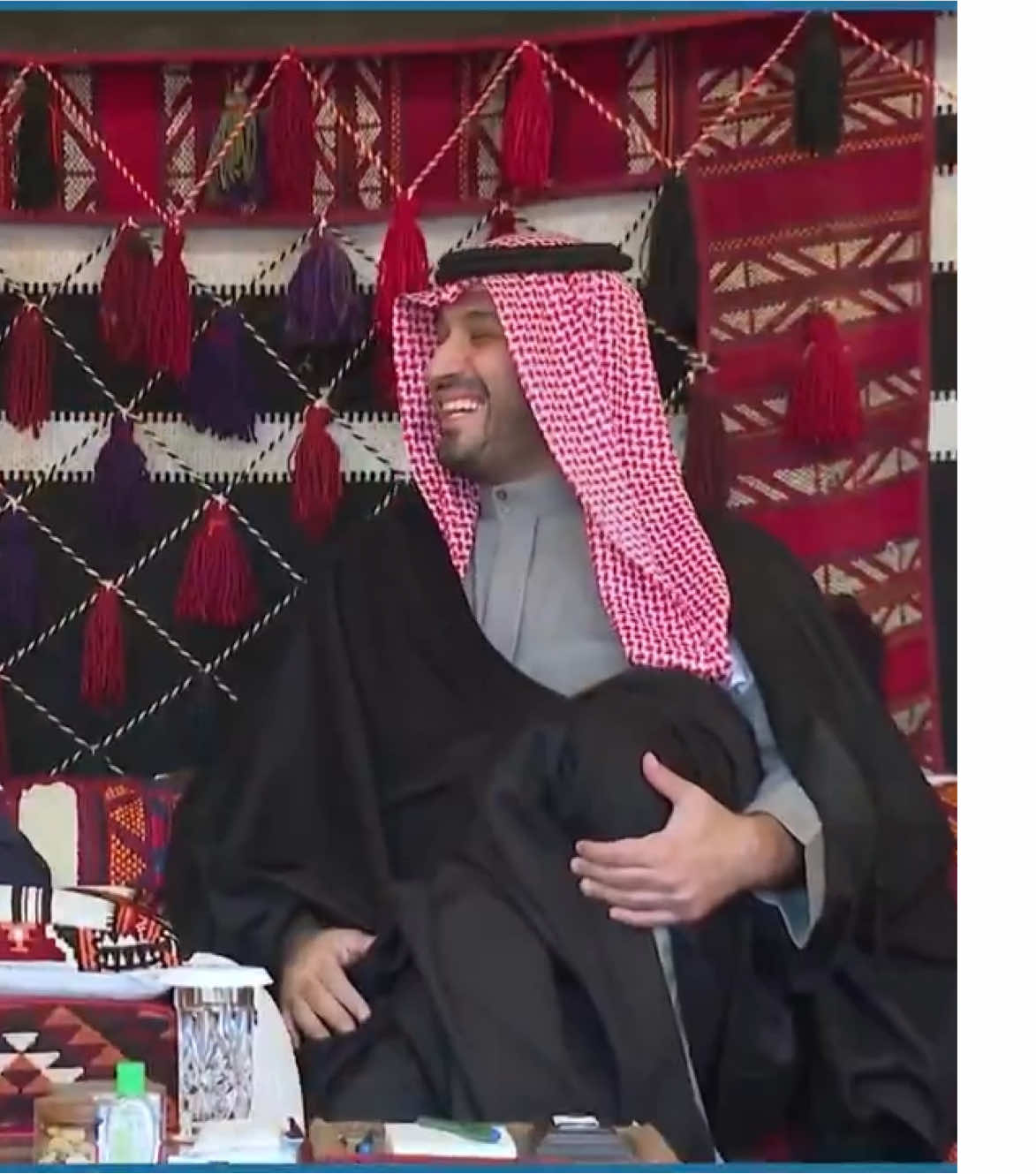 ولي العهد الأمير محمد بن سلمان في المخيم الشتوي في العلا يستقبل دولة رئيس الوزراء اليوناني . #ولي_العهد #محمد_بن_سلمان #أخبار_السعودية 