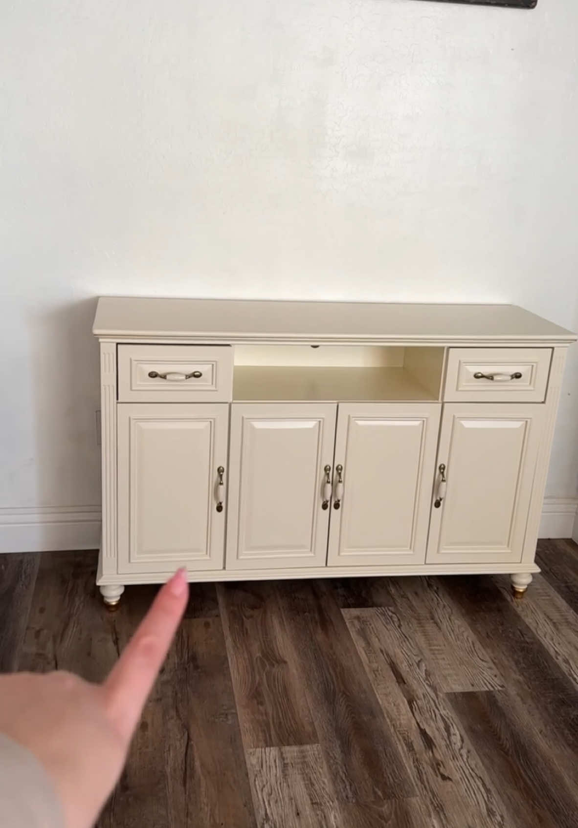 If you’re looking for a new entertainment center, this one is great! This entertainment center recommendation is really high-quality, I love the creamy white color, and the gold accents are perfection 🙌🏻 #furniture #livingroom #tvstand 