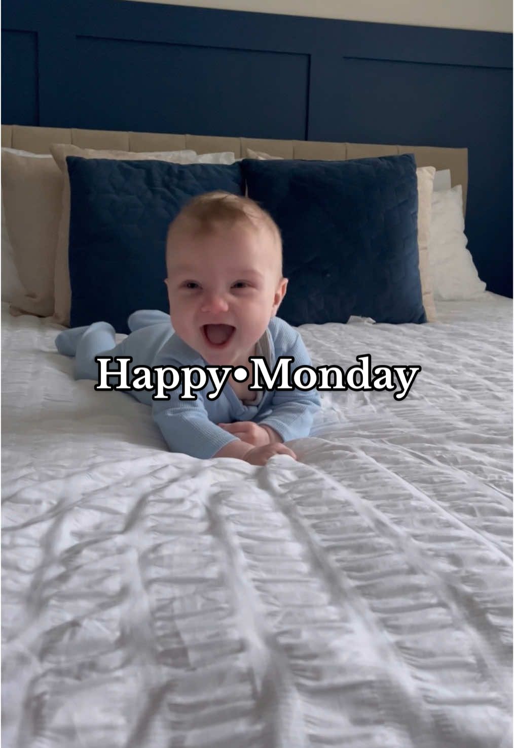 Happy Monday🙄😆 #CleanTok #cleaningtiktok #cleaningmotivation #cleanwithme #mondaymotivation #cleaninghacks #dailylife #dailyvlogs #satisfyingvideo #fyp 