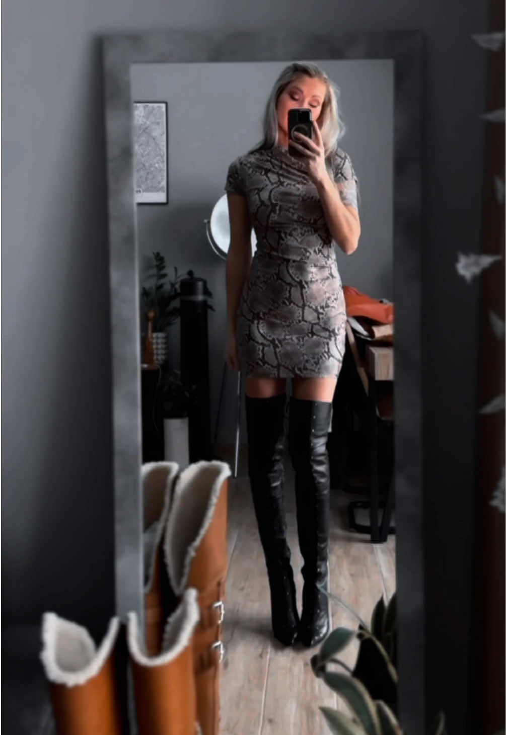 Oh God! Look at it … #casadeiboots  #casadei #louboutins#louboutinboots #leatherwoman#leather #leatheroutfit#blackleather#casadeiblade #leatherboots #allinleather #boots #goddess #fashiondaily #catsuit #stivali  #fashion #fashioninspo  #fashiondiaries #fashionist #fashionmodel   #leathercatsuit  #outfit #fyp #foryou  #leatherfashion#Cuissarde #fernandoberlin #Overknees  #botte #高跟鞋 #tightboots