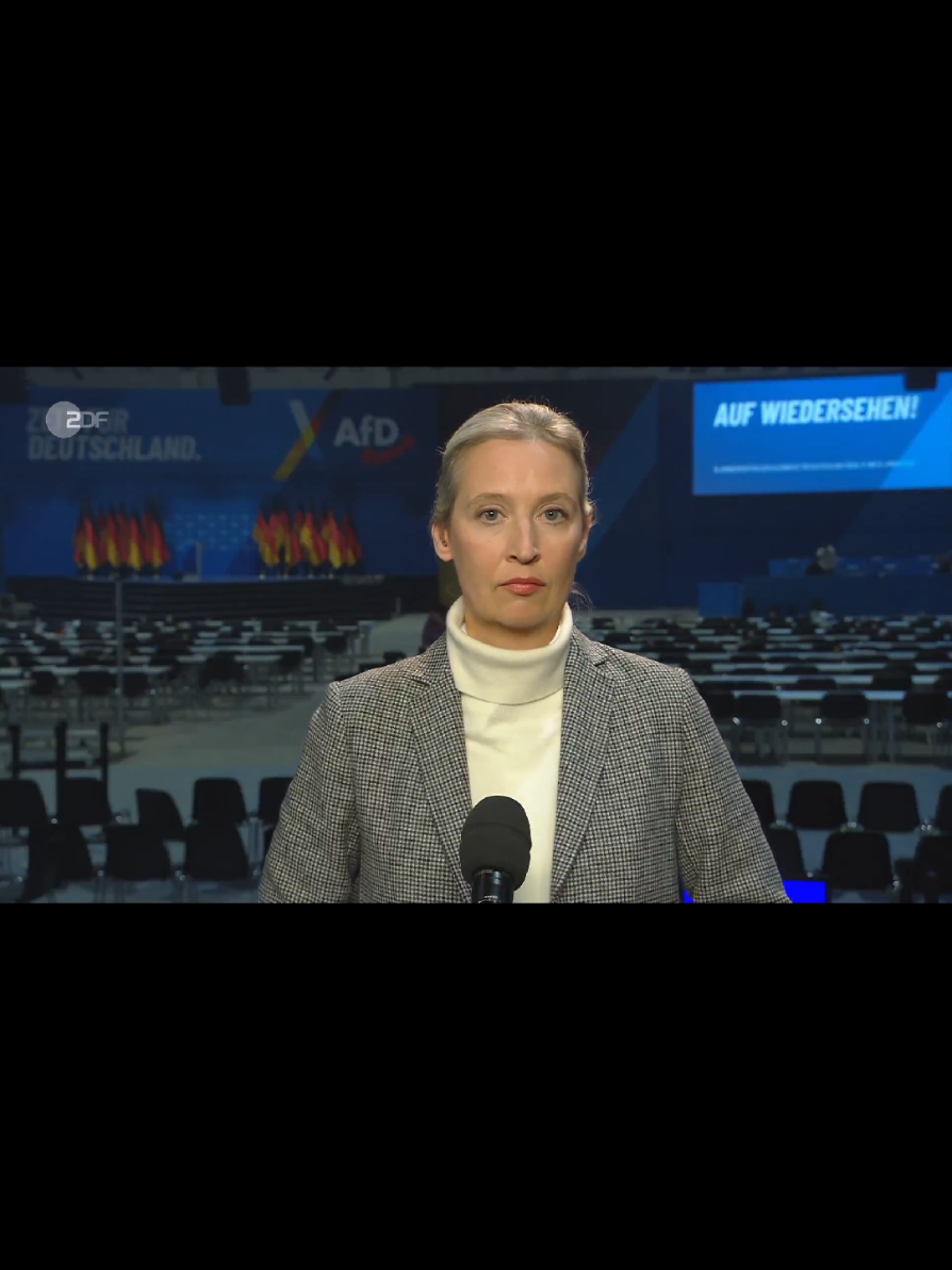 Das Hammer-Interview von Dr. Alice Weidel (45) beim Anti-AfD-Hetzsender ZDF, in der Sendung ZDF heute journal vom 12. Januar 2025, abends gegen 22 Uhr. Die AfD-Kanzlerkandidatin läßt sich die deutsche Butter von diesem schmierigen und hinterfotzigen Christian Sievers (56) nicht nehmen.  Er, der wie sein Sender seit Jahren gegen die AfD hetzt, wirft der AfD-Ko-Chefin vor, in Riesa „haßerfüllt“ ihre „radikalste“ Rede auf einem AfD-Bundesparteitag gehalten zu haben. Was für eine bodenlose Frechheit! Herr Sievers, für Sie zum mitschreiben: Ihre Zeit und die des ZDF läuft unaufhaltsam ab. #riesa #Steuergelder #BTW2025 #aliceforkanzlerin #TeamWeidel #NurNochAFD #GibMerzKEINEChance #FreeSpeech #altparteienabwählen #afdbundesparteitag 