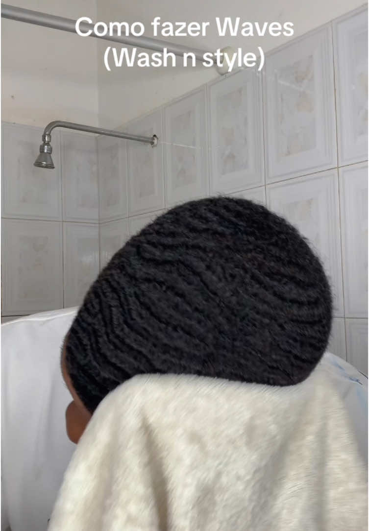Como fazer Waves em 30 segundos, método simples e prático (método lavagem e estilo)! Uma ótima opção pra quem tem o cabelo curto! . . . #aristelvio #waves 
