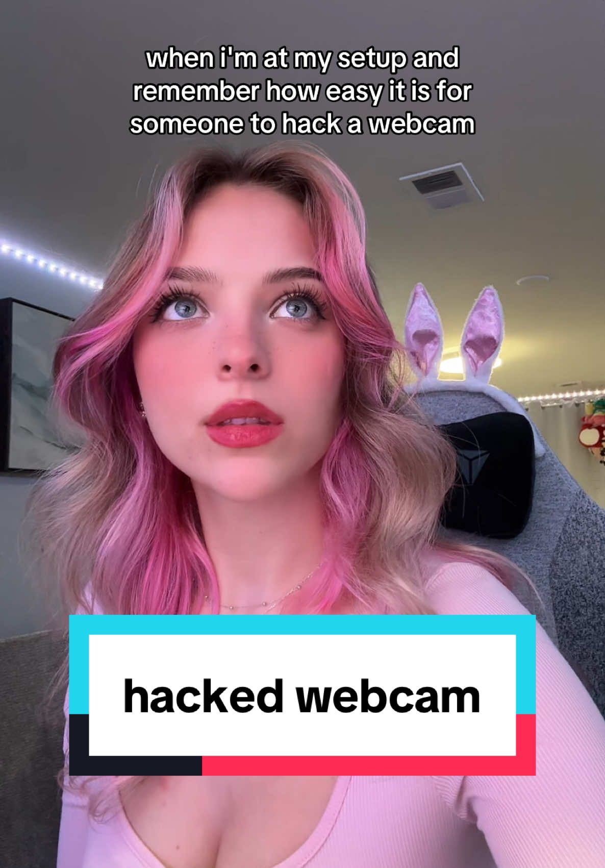 cover ur webcams people. #gamer #lindseyszn #pcsetup #GamerGirl #tech 