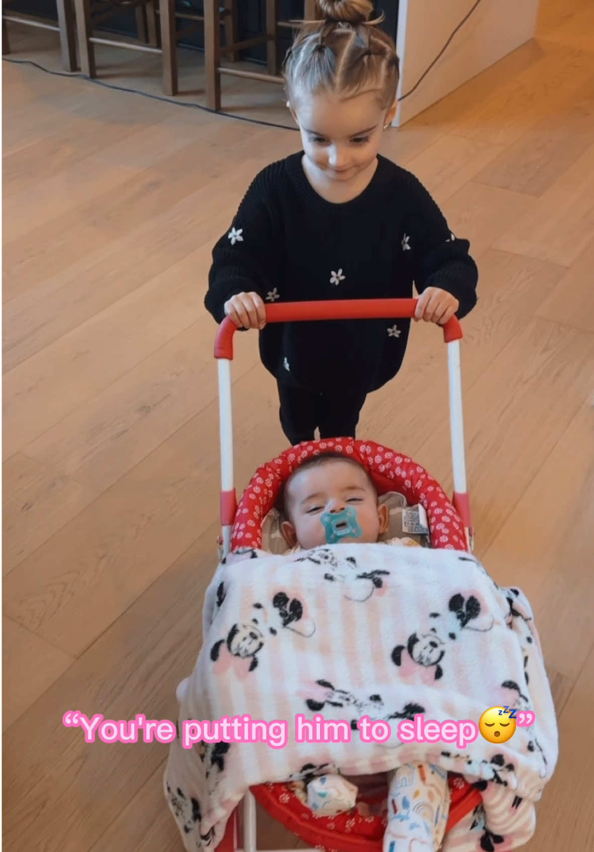 The way they take such good care of him melts my heart🥹💗 #toddler#toddlersoftiktok#toddlers#dadsoftiktok#MomsofTikTok#parenthood#family#babyfever#baby#babies#cutebaby