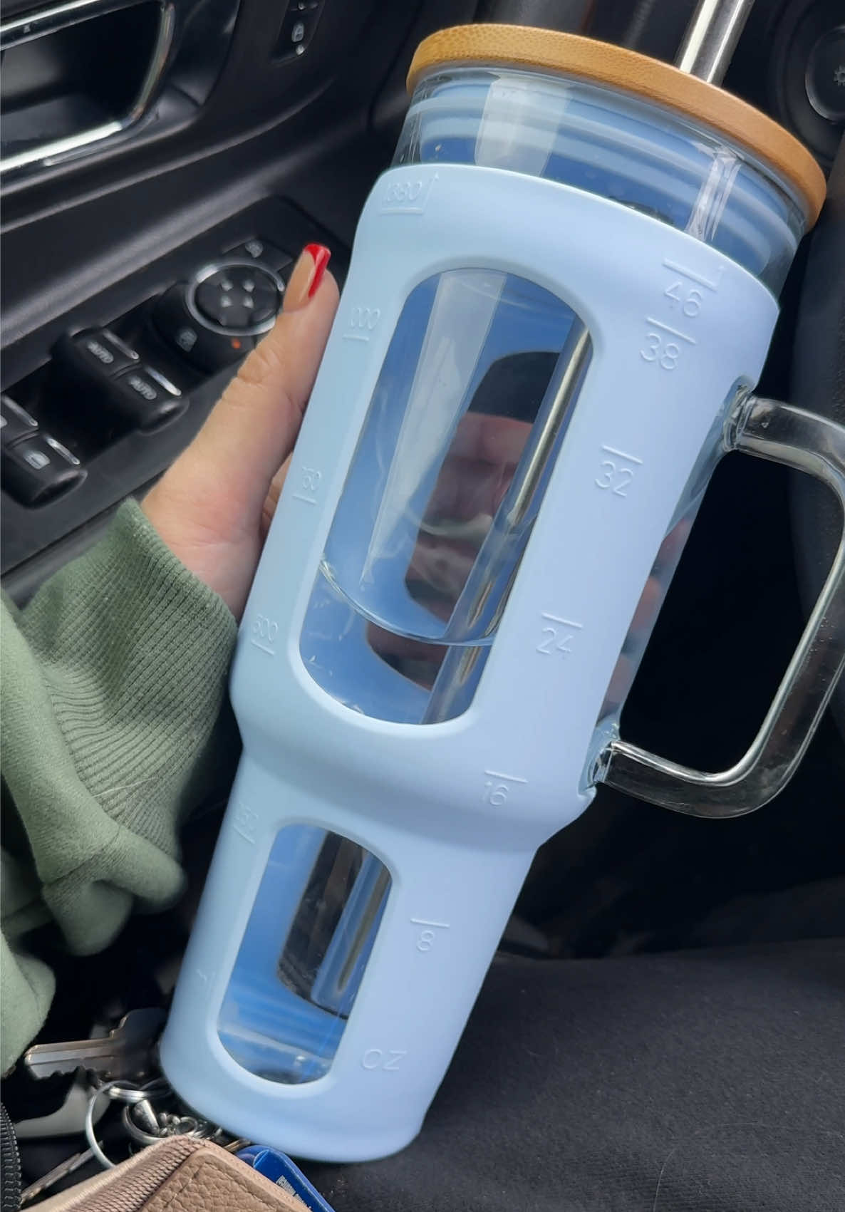 Water tastes the best out of glass 🥹 she fits in cup holders, too 🩵 #glasswaterbottle #waterbottle #tumbler #glasstumbler #newyearnewaura 