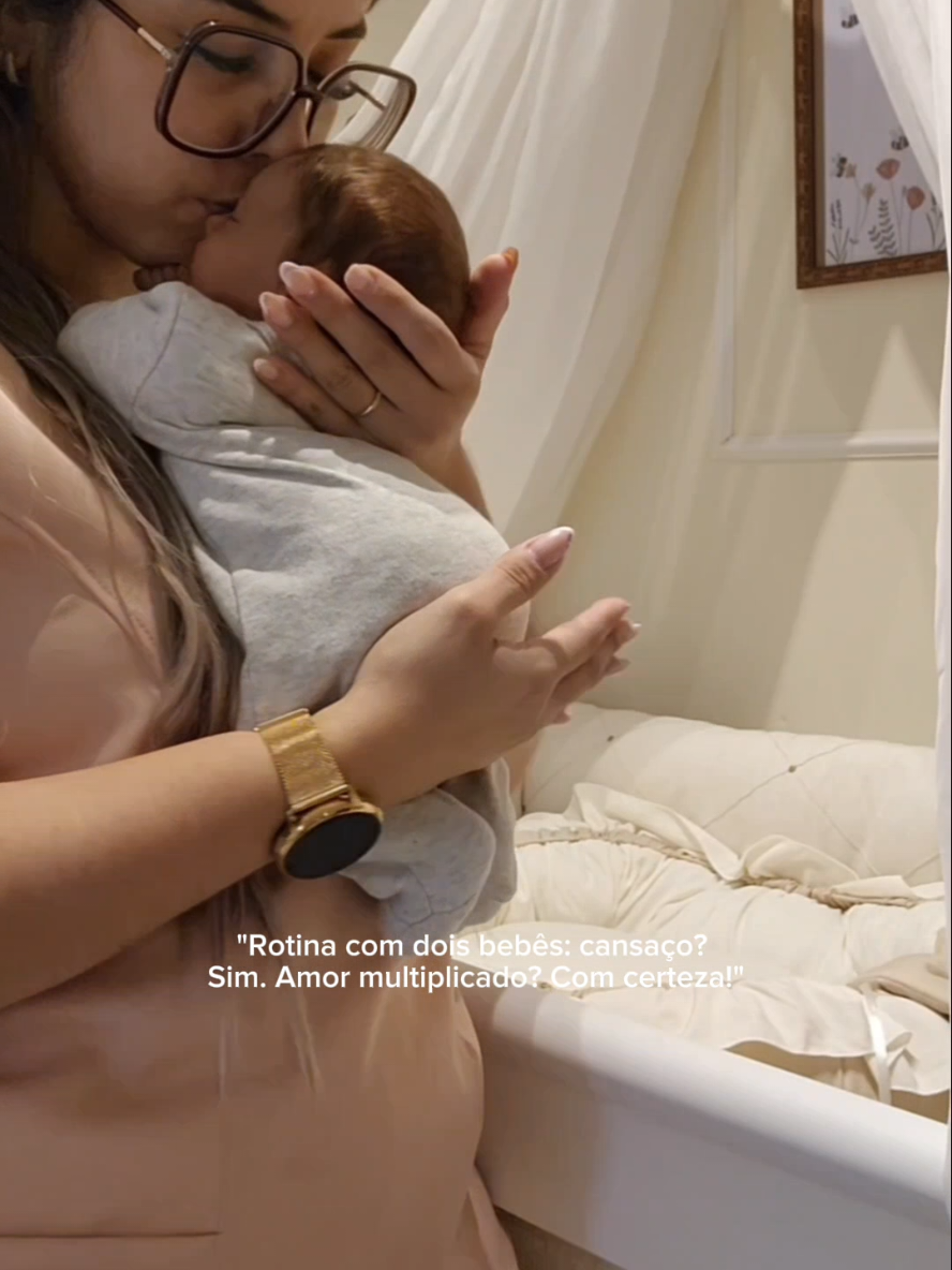 Ser mãe de gêmeos RN é uma aventura em dobro! 🍼🍼 Cada detalhe da rotina traz um amor que só quem vive entende... Vem ver como é o dia a dia com esses pequenos que já fazem meu coração transbordar! 💙💖