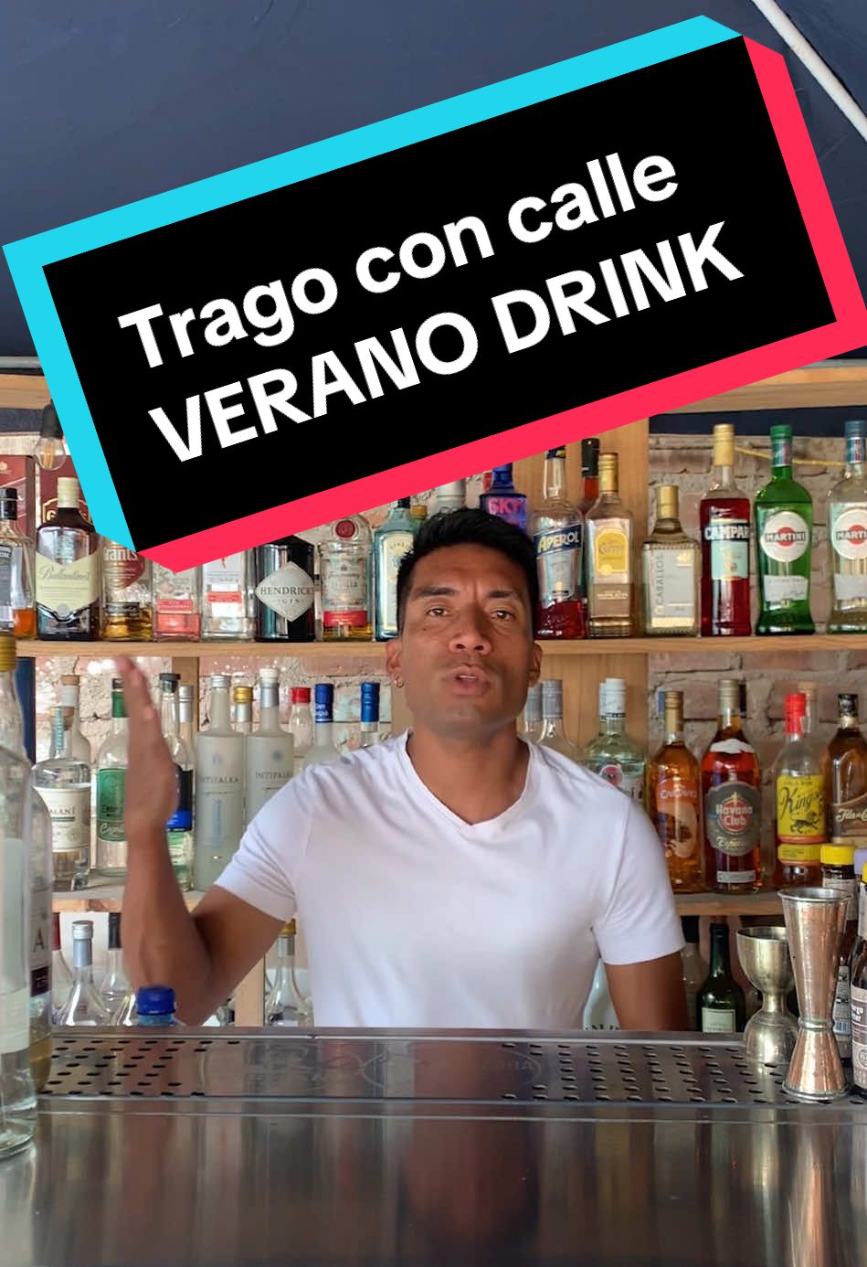 El verano llego con fuerza pero nosotros tmb y eso es por que los tragos con calle que hacemos están Recontra alarakos 😎 Hoy nos toco VERANO DRINK 🍸 algo que de seguro te gustará por qué de ingrediente principal tiene a mi gran aliado pzz @Santiago.Queirolo 😉 Ya sabes que junto a ellos y tú BARMAN CON ESTILO 🇵🇪 somos otra cosecha, a disfrutar 😁 #parati #fyt #popular #pisco #trago #viral 