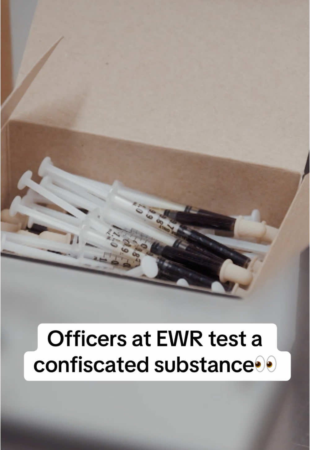 Watch as officers from #EWR test a substance they confiscated from German cargo, before uncovering another suspicious find… #Contraband #Newark #newjersey #airport 