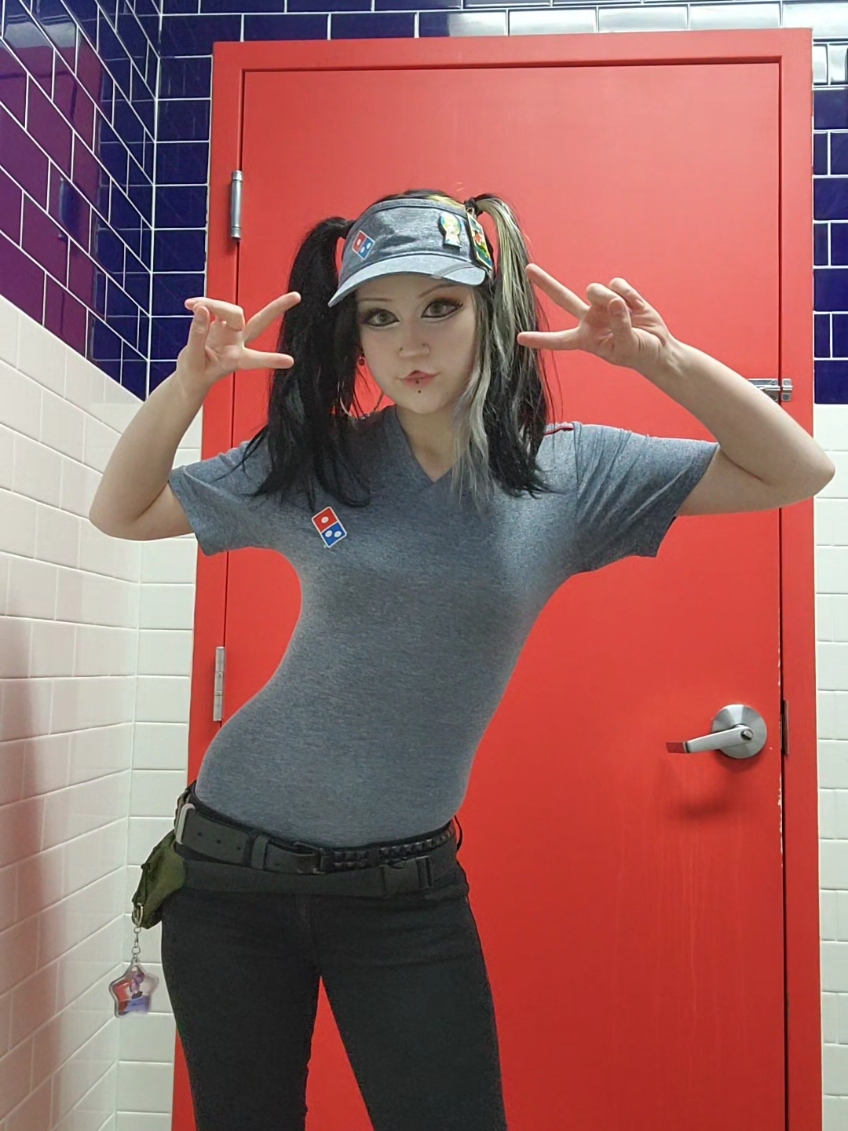 🎀✨️ wyd if I'm ur delivery driver ✨️🎀 #gyarudominos #gothihop #femboyhooters #gyaru #gyarutsuyome #tsuyome #tsuyomegal #y2k #mcbling #mcblingaesthetic #scene #scenequeen #sassyscene #sassyarmy #kesha #rokkugyaru #rokku #anegyaru #oneegyaru #gyarumakeup #gyarufashion