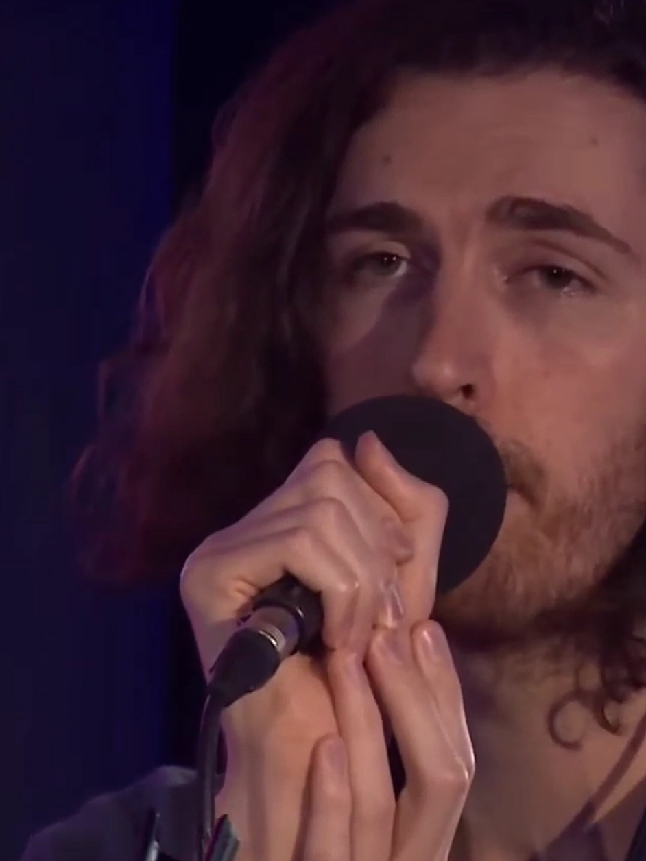 Hozier singing Sorry Not Sorry by Demi Lovato on the Live Lounge in 2018 #hozier #throwback #live #hoziertok #hoziercore #fyp #hozierofficial #hoziersvocals #livelounge #cover #sorrynotsorry #demilovato @Hozier 