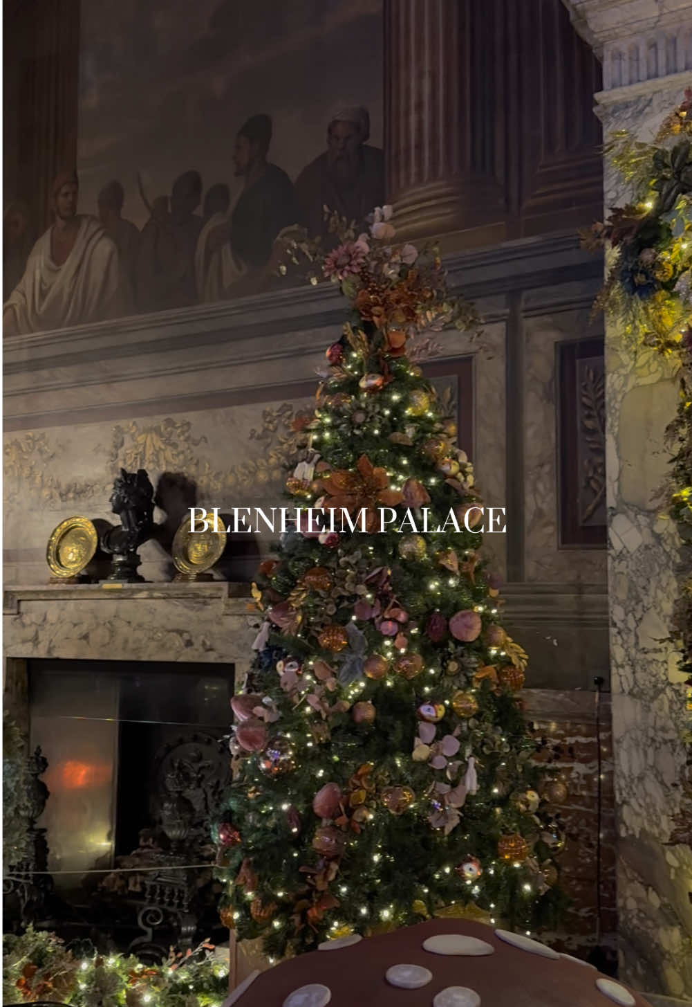 The last of the beloved Blenheim Palace. Enchantment within the walls of history. Finer, little, details galore.  #littlethings #luxury #travel #finerthings #festiveseason #christmas #details #christmastime #christmasdecor #luxuryhomes #luxuryinteriors #history #palace #elegance #enchanted #magicmoments #magic #capture #PlacesToVisit #beautifulplaces #stunning #moments 