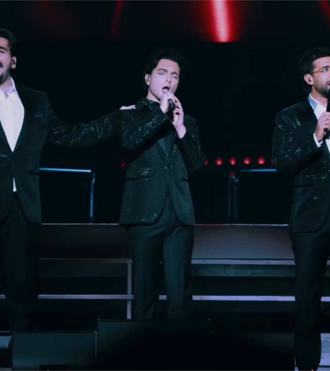 #TuttiPerUnoPalasport 💫 ep.2 @Milano. 🎙️🎶🇮🇹 #GianlucaGinoble #IgnazioBoschetto #PieroBarone #IlVolo #IlVoloBand #PopMusic #Capolavoro #Concert #Performance #Stardom #Superstar #MusicMagic #ItalianTalent #PopStars #VocalTrio #OperaPop #ClassicalCrossover #ItalianSingers #LiveMusic #MusicalPerformance #GlobalStars #MusicJourney #TourLife #StarQuality #IlVoloFans #MusicLegends #MusicPassion #StagePresence #Vocalists #OperaLovers #MusicMasters #IconicVoices #MelodicTunes #Harmony #ArtisticExcellence #MusicWonders #GlobalTour #SpectacularShow #PopOpera