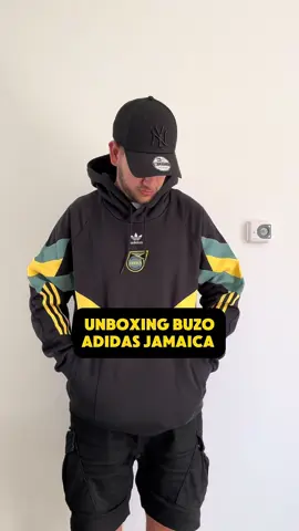 🇯🇲 Nuevo unboxing: Buzo Adidas Originals de la selección de Jamaica 2024 🔥 Pedido en @Classic Football Shirts con el descuento exclusivo de Prex 😁 Recuerden que siempre hay 10% OFF en todos los precios con el código GORRAS10.  Que les pareció? #cfs #classicfootballshirts 