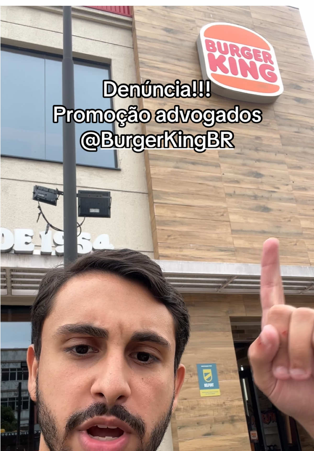 Essa situação só aconteceu na minha cabeça, o hambúrguer e o atendente estavam uma delícia 🍔🥀#burgerking #taste #advogados #oab #advogado #advocacia #oabrj #humor #viral #viraliza #fy #fyp #viral_video #foryoupage #vaiprofycaramba #fypシ゚viral🖤tiktok 