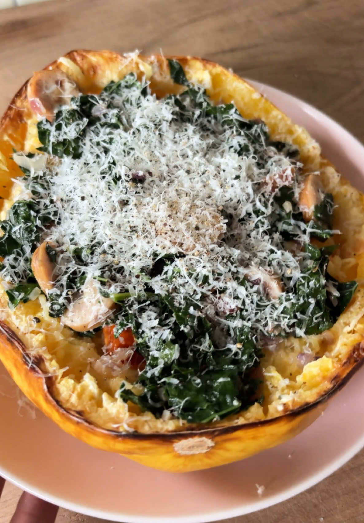 Day three of posting some of my favorite vids since TikTok is probably going away soon 😭  #spaghettisquash #squashrecipe #boursin #healthyrecipe #EasyRecipe #healthydinner #cozykitchen 