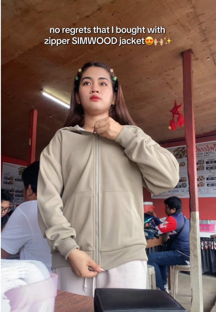 wala pa rin stock ang pullover and no regrets talaga na binili ko ang with zipper!😭✨🫶 #simwood #zipperjacket #jacketwithzipper #hoodiejacket #unisexjacket 