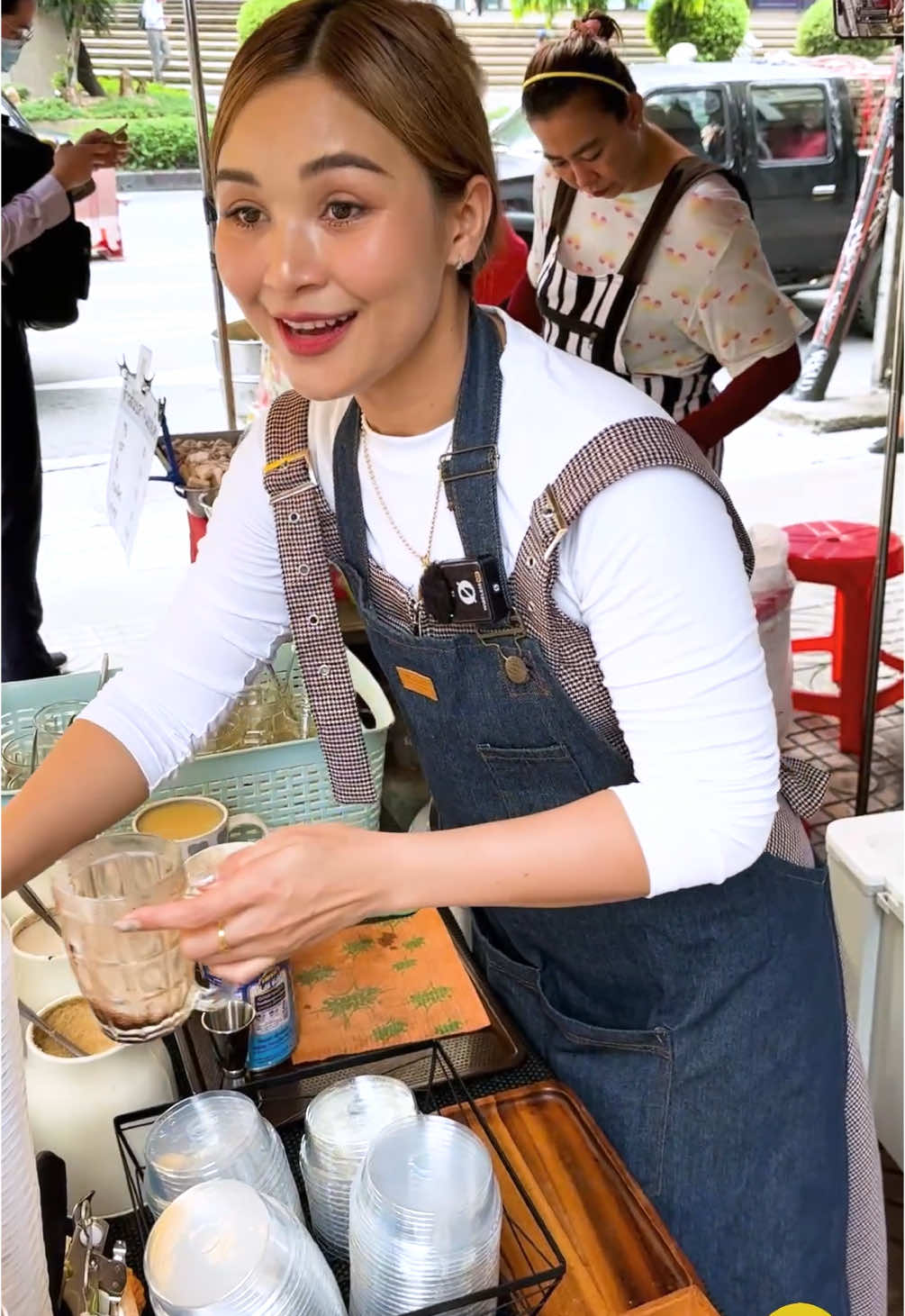 The Most Popular Coffee Lady in Bangkok | Ploysai Coffee #foodvendor #streetfood #thaigirl #thailadies #thaiwomen #thaistreetvendor #แม่ค้าในประเทศไทย #ploysaicoffee @PloY Sai 😊 