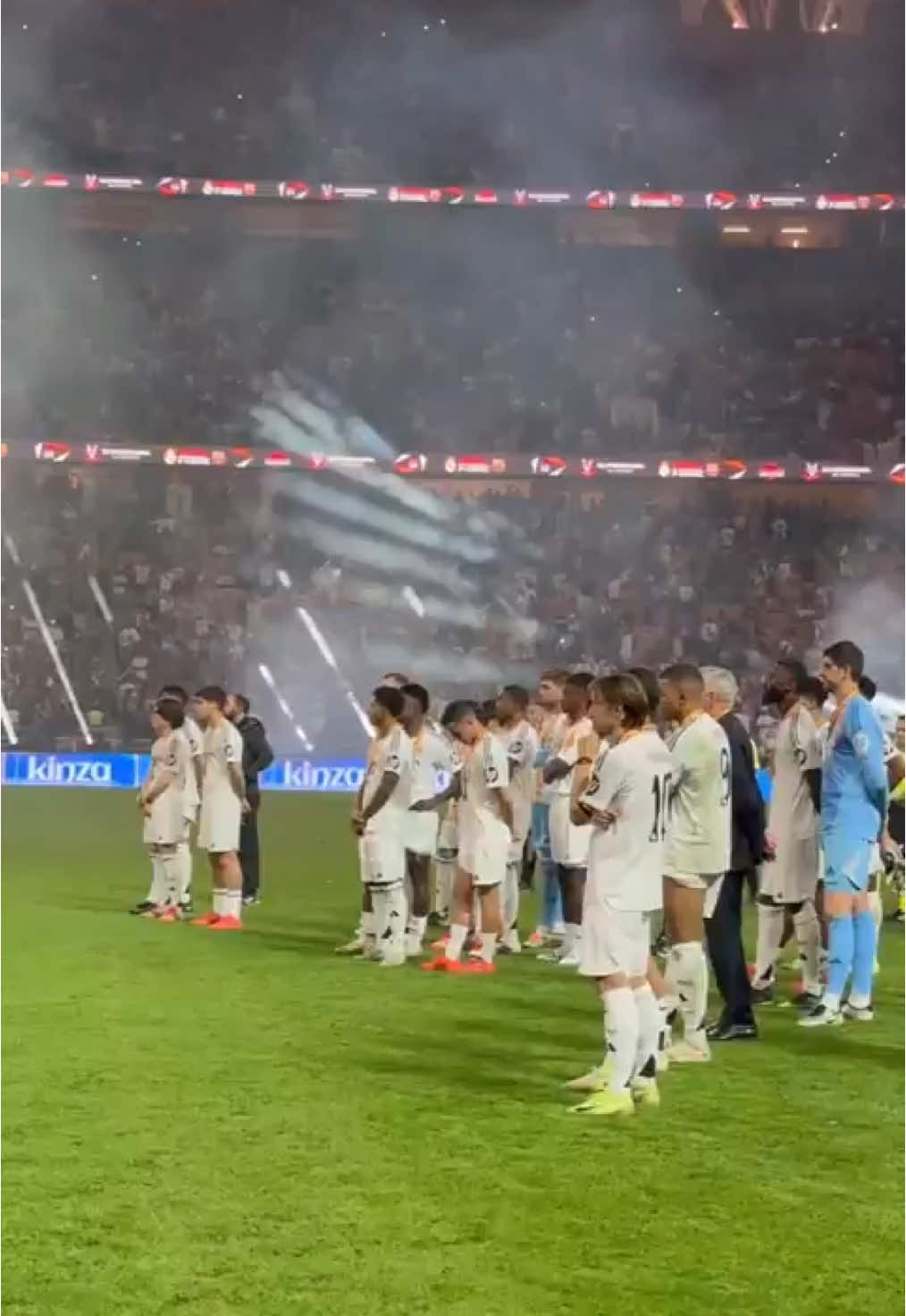 Real Madrid Players Reacting to Barcelona's Celebration 😬 #supercopa #realmadrid #barcelona #reaction 