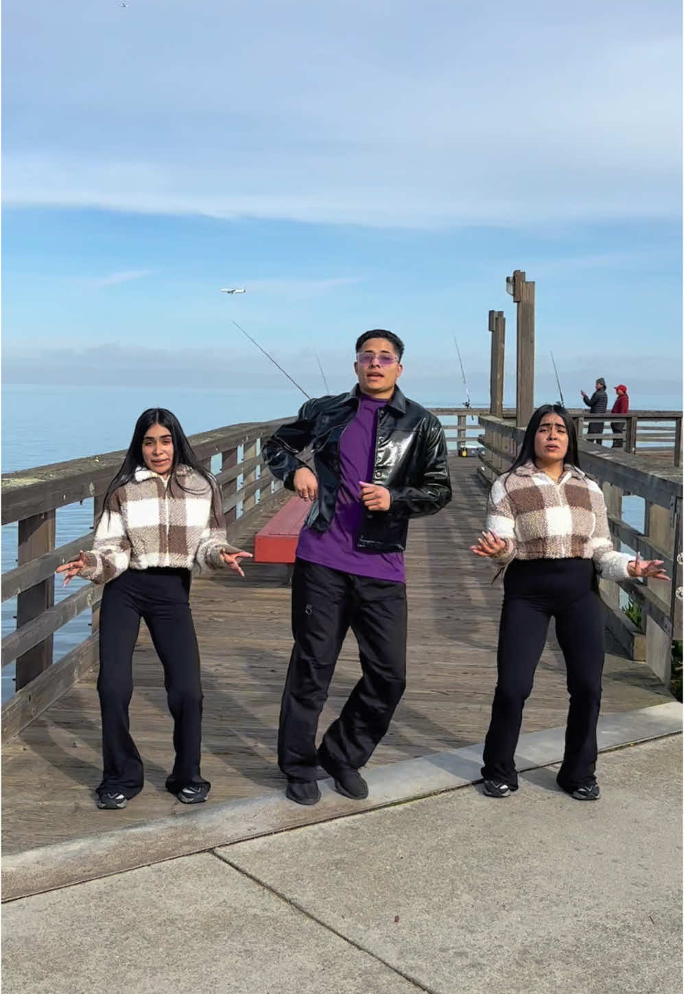 Digame Lupita 😏💃🏼🕺🏻@Las gemelas Reyes @Lizbet Reyes #paratii #viralvideo #fyp #videos #fyp #viraltiktok #twinsss #paratiiiiiiiiiiiiiiiiiiiiiiii #sisterlove #hermanas #dance 