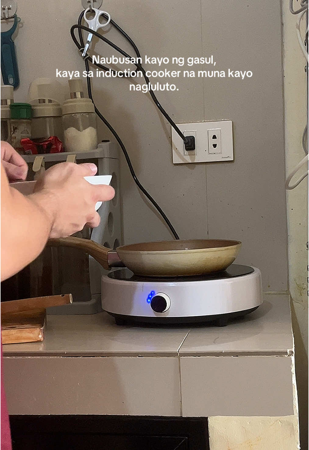 Buti nalang may induction cooker kami😌 #inductioncooker #KitchenHacks 