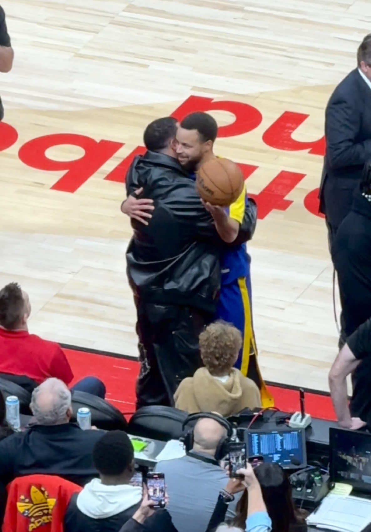 Drake and Steph curry meet up pre game  #drake #stephcurry #NBA #raptors #warriors 