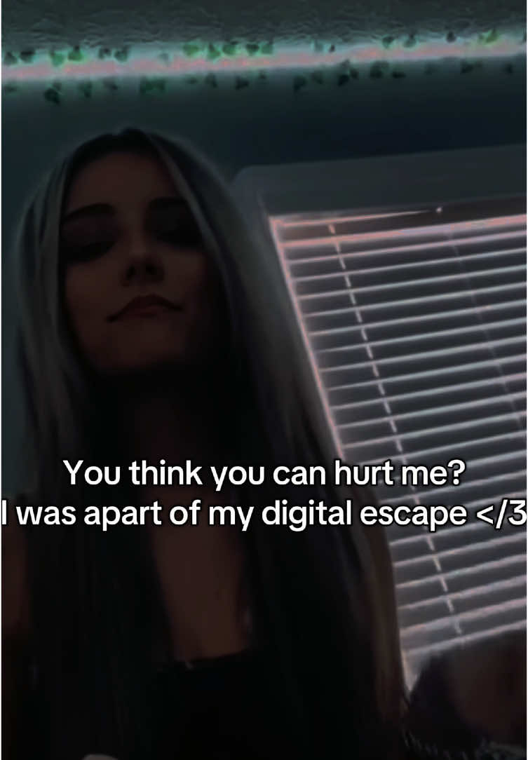 Im happy I’ve grown as a person so much has changed in life sometimes it feels like you’ve lived so many different life’s in one lmao but hey I’m happy where I am now <3 #alexdorame #throwback #emo #mydigitalescape 
