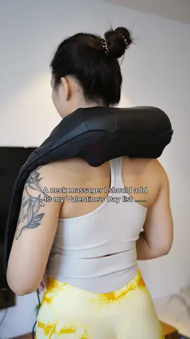 Highly recommend for your wife 💝🎁#massager #neckmassager #neckpain #massagetherapy #knot #shopvideocarnival #relax #valentinesday2025 #neckpainrelief #spa 