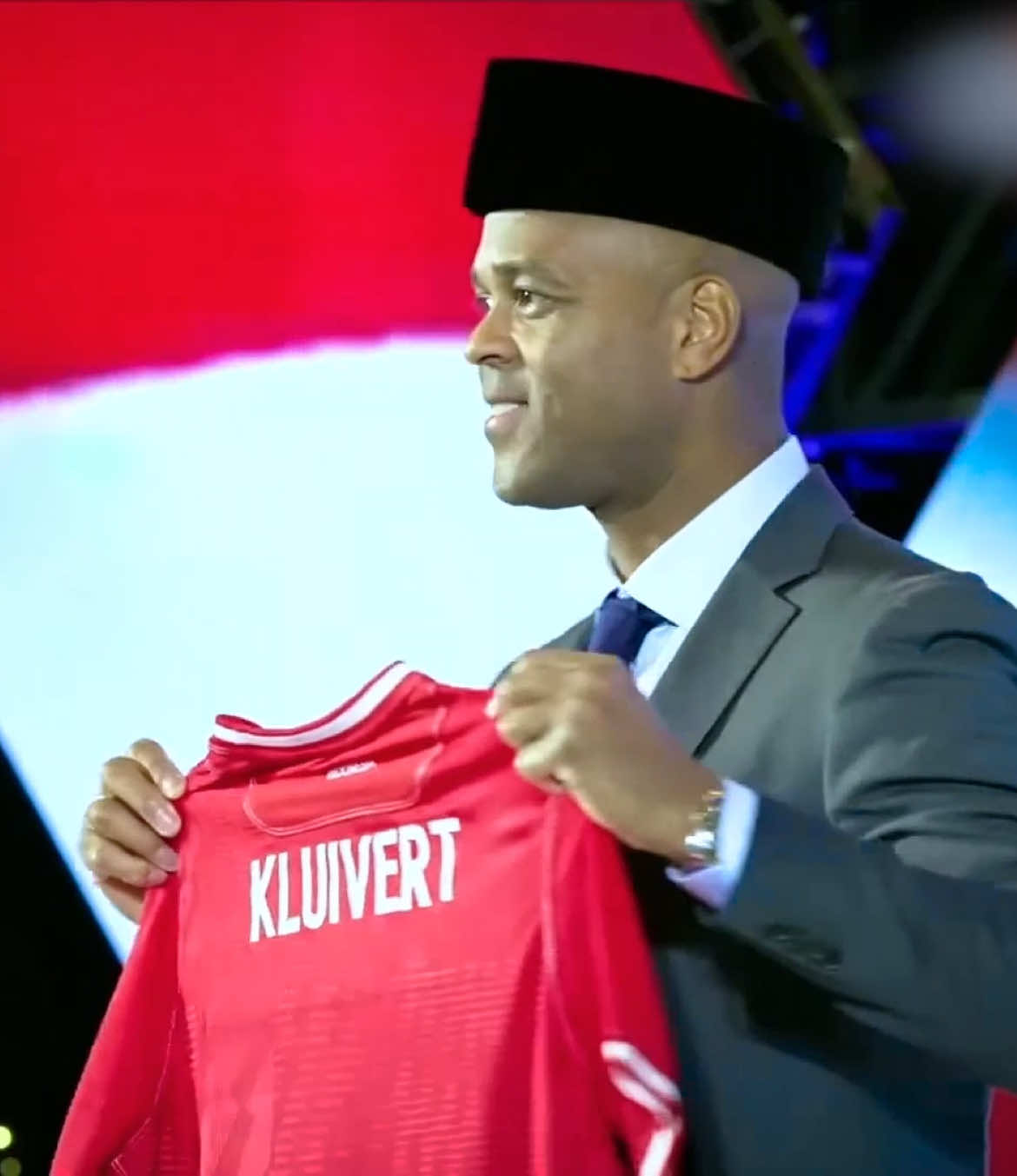 Pelatih Timnas Indonesia, Patrick Kluivert akan melakukan wawancara eksklusif bersama SCTV. Penasaran apa saja yang akan dibahas dalam sesi wawancara nanti? Jangan lupa saksikan Patrick Kluivert Bicara pada selasa, 14 Januari 2025 pukul 23.00 hanya di SCTV. #SCTVSports #TimnasIndonesia