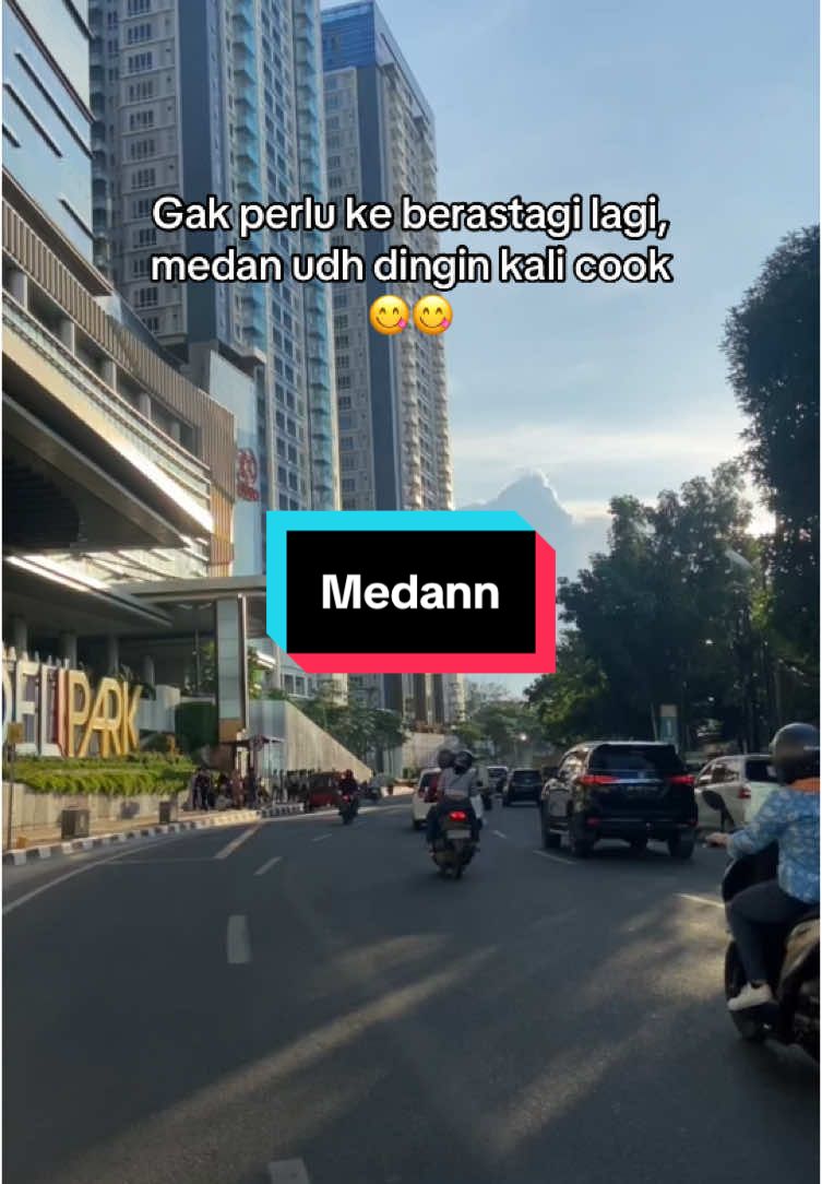 Enak kali kalau udh masuk musim ujan, medan berasa berastagii 🥳🥳🥳 #fyp #fyp #fypdongggggggg #pokcoy🥬 #vlogjalanjalan #medanviral #fypdong #medanhits #medan #medantiktok #medantalk 