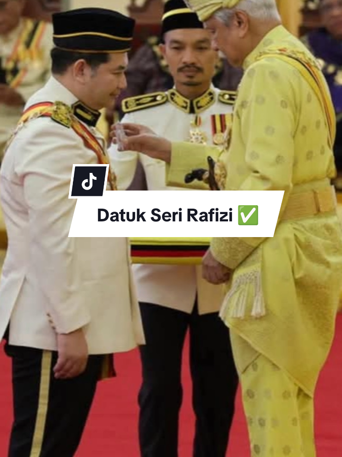 Selasa | 14 Jan 2025 Sekalung ucapan tahniah buat Menteri Ekonomi merangkap Timbalan Presiden Parti KeAdilan Rakyat Datuk Seri Rafizi Haji Ramli menerima darjah kebesaran, bintang dan pingat sempena Hari Keputeraan Ke-77 Yang di-Pertuan Besar Negeri Sembilan, Tuanku Muhriz Tuanku Munawir, hari ini. Beliau merupakan penerima tunggal Darjah Seri Setia Negeri Sembilan Yang Amat Cemerlang (SSNS) yang membawa gelaran Datuk Seri.  Angkatan Muda Keadilan Tasek Gelugor sekali lagi mengucapkan tahniah dan berharap agar Datuk Seri Rafizi terus berbakti buat Rakyat dan Negara. Angkatan Muda Keadilan Tasek Gelugor - AMKTG  @rafiziramli  @fahmizainol.my  #MalaysiaMadani  #Reformasi  #amktasekgelugor #RafiziRamli #AyuhMalaysia #CapCut 