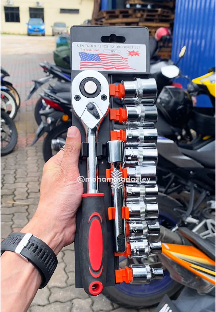 12pcs set ratchet yang boleh guna untuk repair kereta & motor.  😎 #12pcs #socket #wrench #spanner #socketwrenchset #chromevanadium #ratchet #tools