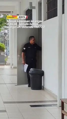 14 JAN 25: Majistret Muhammad Bukhori Md Ruslan mengenakan hukuman itu ke atas tertuduh, Polak Kendon, 57, yang mengaku bersalah atas pertuduhan terbabit. Beliau turut mengarahkan agar lelaki berkenaan dipenjara sebulan sekiranya gagal membayar denda terbabit. Mengikut kertas pertuduhan, Polak didakwa telah didapati masuk ke dalam tempat larangan tanpa menggunakan pas yang sah di Pintu C, Aras 5 Perlepasan Antarabangsa di Terminal KLIA 1 antara jam 8.46 malam sehingga 8.47 malam, 10 Januari lalu. 📽 Auzaee Athallah. #klia #uk #trendingnewsmalaysia #beritaditiktok #fyp 
