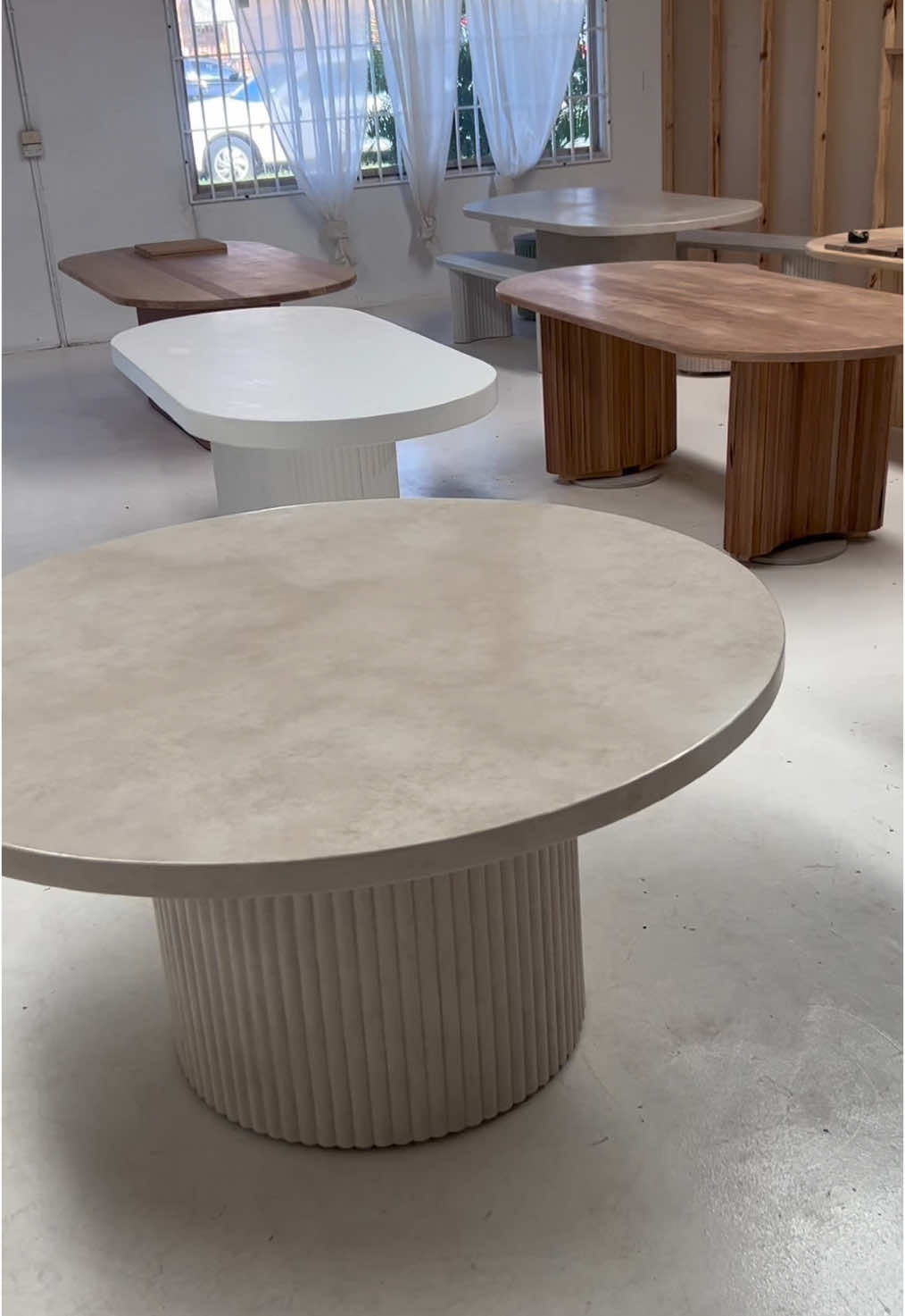 round dining table in our most popular finish sandstone.  Enjoy 🥰 #interiordesign #custommade  #DIY #artist #microcement 