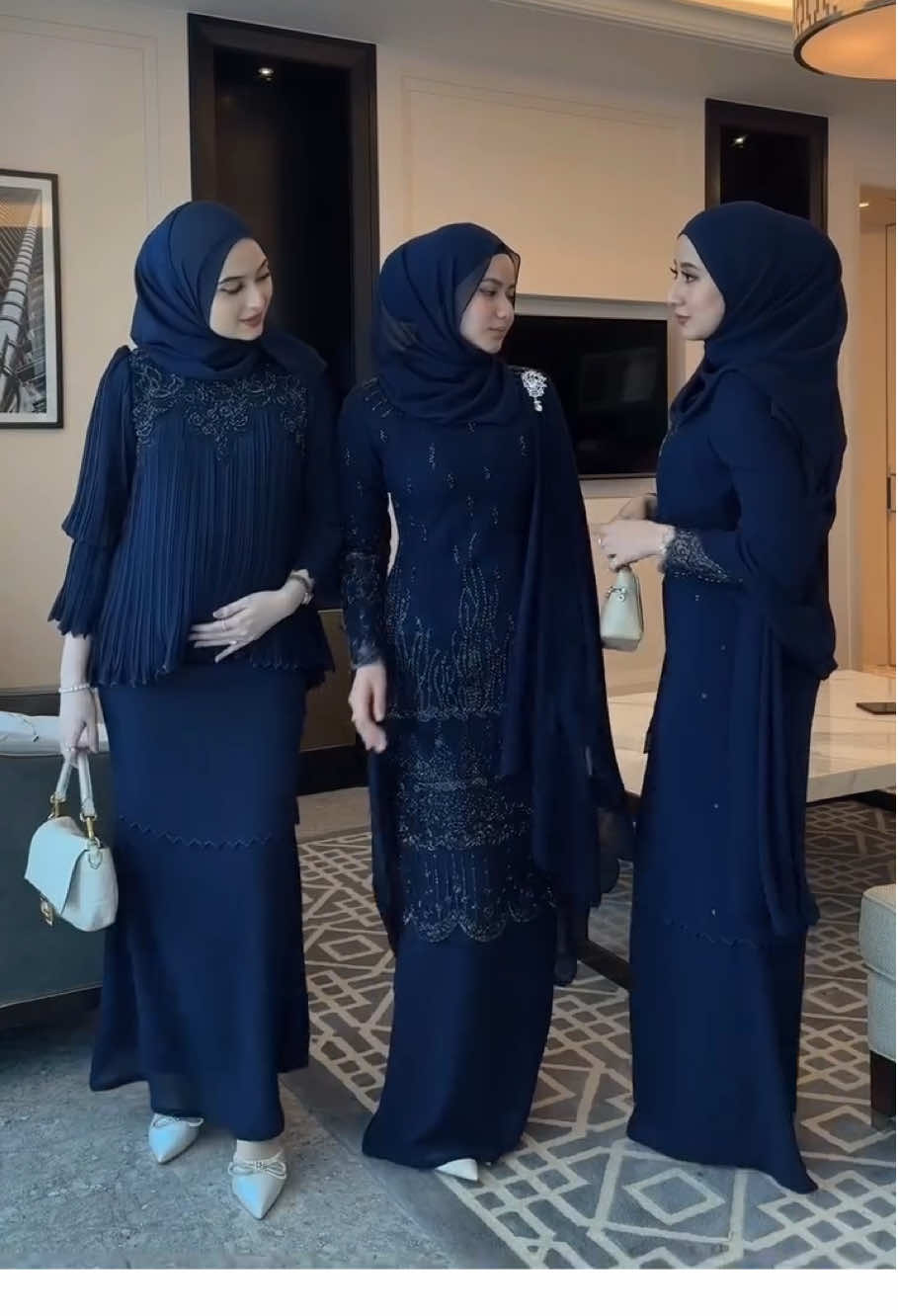 3 sisters influencers from kelantan datang kl for kenduri 😍😍 they donning qiszar raya 2025 in navy blue🔥🔥 Luxe - Saachi Maharanee - Reepika Premium - Raashi  #aidilfitri2025 #lebaran2025 #fyp #fashiontiktok #rayavibes #qiszar #kurung #grwm #transition #brooch #shawl #hotel #stregis #navyblue #sisters #triplets #matchymatchy 