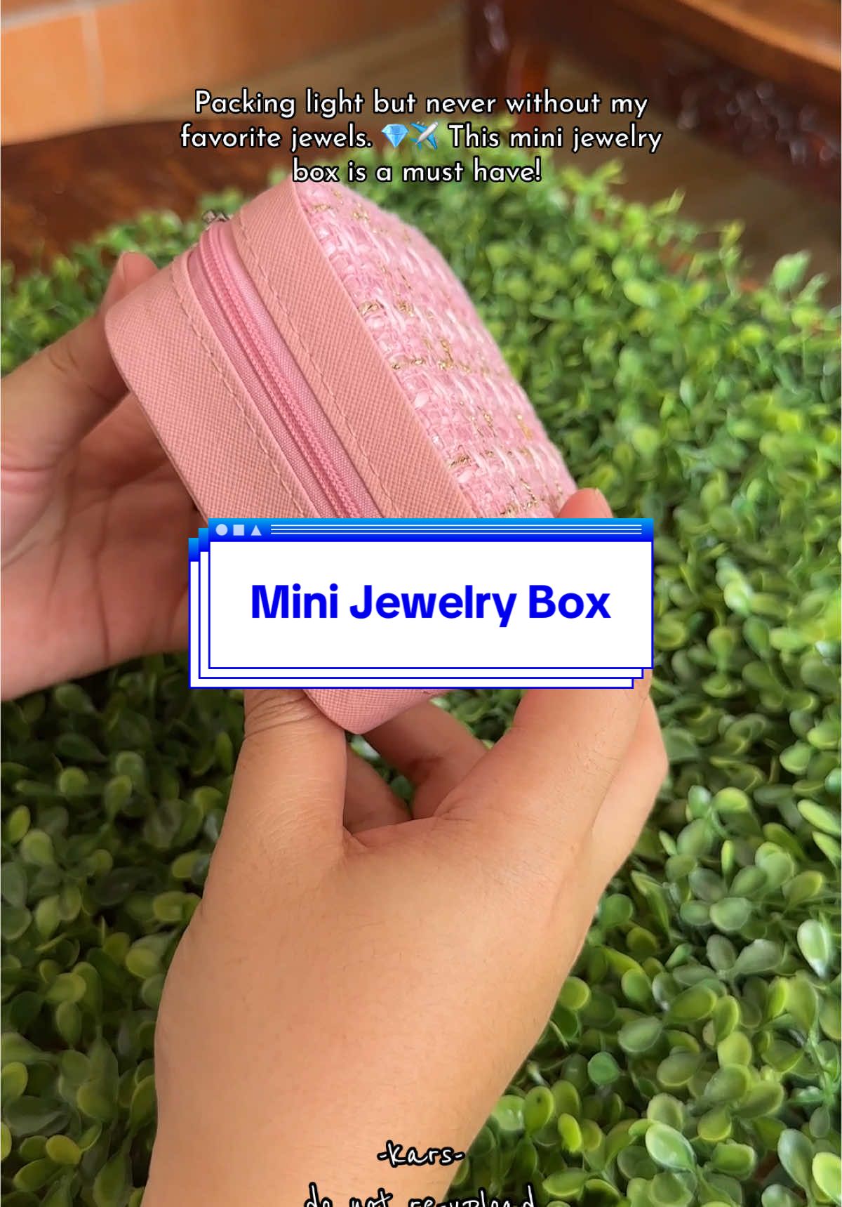 The perfect travel companion: small, sleek, and organized. This mini jewelry box is a must have! Click the yellow basket. #jewelrybox #jewelryboxorganizer #jewelryorganizer #minijewelrybox 