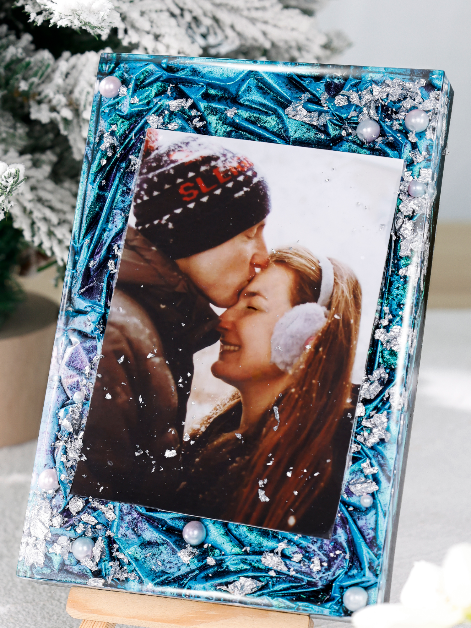 Pearl and Silver Foil Resin Frame ✨ Freeze Love in Time ✨#HeyClear #ResinArt#CreativeCrafts #WinterRomance #UniqueFrames #DIY