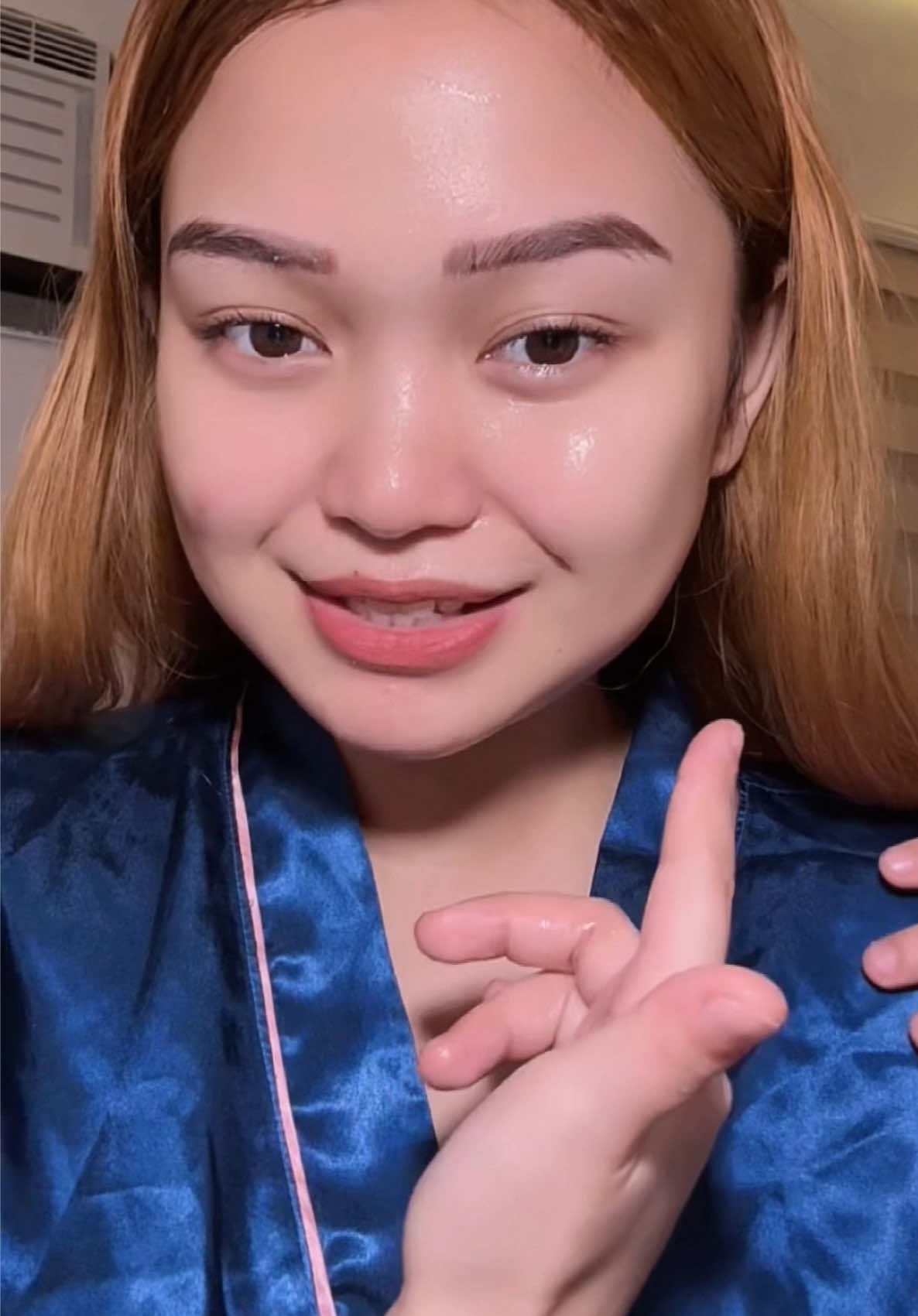 If you're watching this, take this as a sign to put some moisturizer on! @SKINTIFICPH ☺️ #Skintific #SkintificMoisturizer #5XMoisturizer #SkintificMoisturizer #skinbarrier #acne #repair #glassskin #5xCeramide #bluemoisturizer