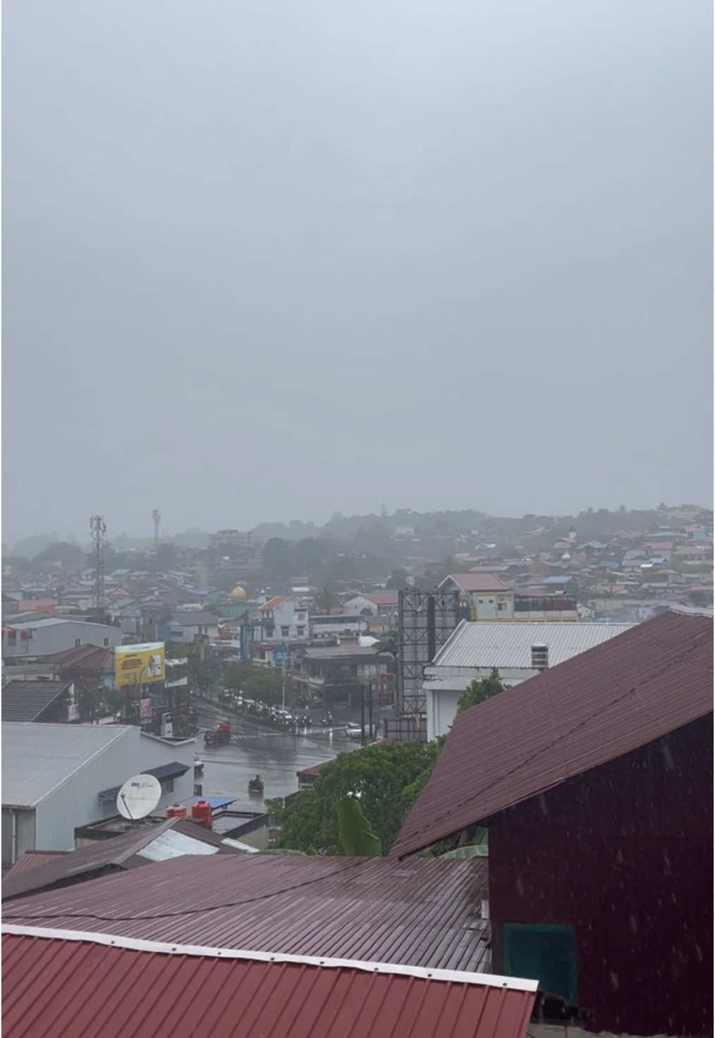 Hujan, panas, hujan, panas trs, skalinya panas, pnas btl, skaliny hujan, ga brenti” #hujan🌧️ #balikpapancity #berandatiktok #balikpapancity #balikpapan #balikpapanku #langit #fypage #berandatiktok #kaltim 