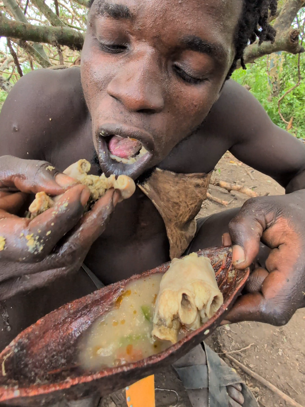 Wow That's incredible delicious food made by hadzabe tribe middle of Jungle without any spices 😋‼️😲#hadzabetribe #local #FoodLover #usa🇺🇸 #village #africastories 